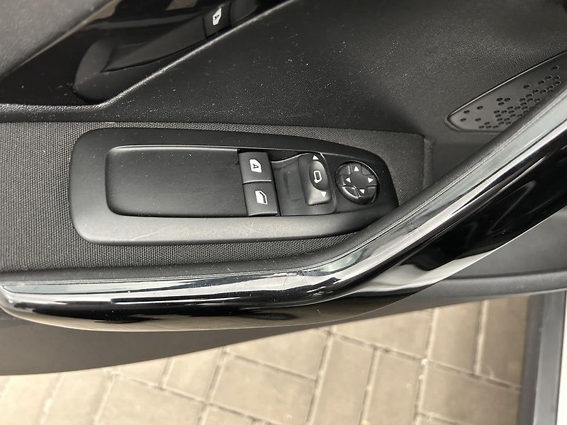 Peugeot 2008 1.2  Access - fotka 14 z 22