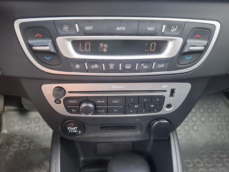 Renault Mégane (2014) 2.5 DCI limited - fotka 13 z 14