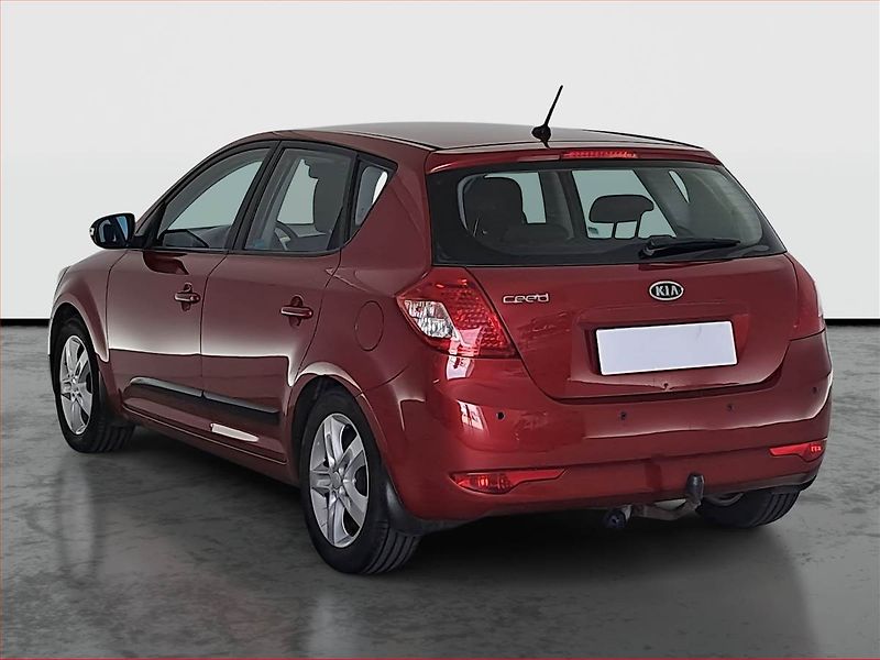 Kia Ceed (2011) 1.6 CVVT, Tempomat - fotka 4 z 14
