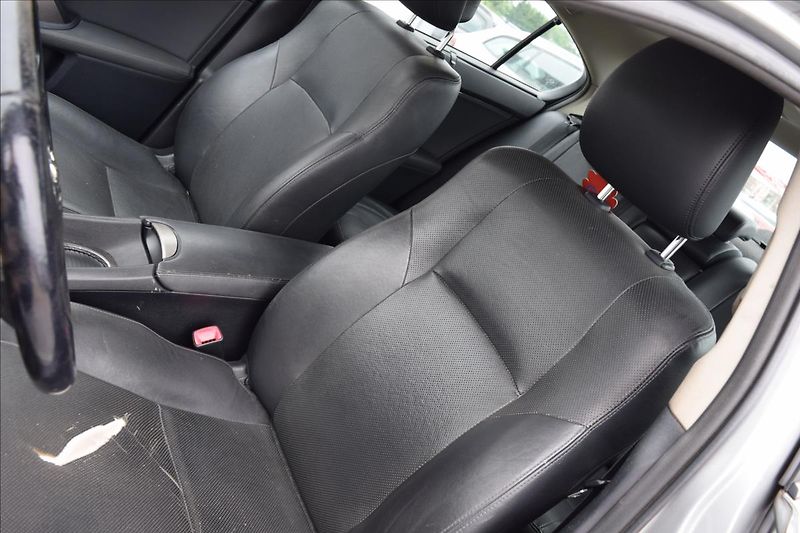 Toyota Avensis 2,2 D-CAT 130KW NOVÉ V CZ - fotka 14 z 43