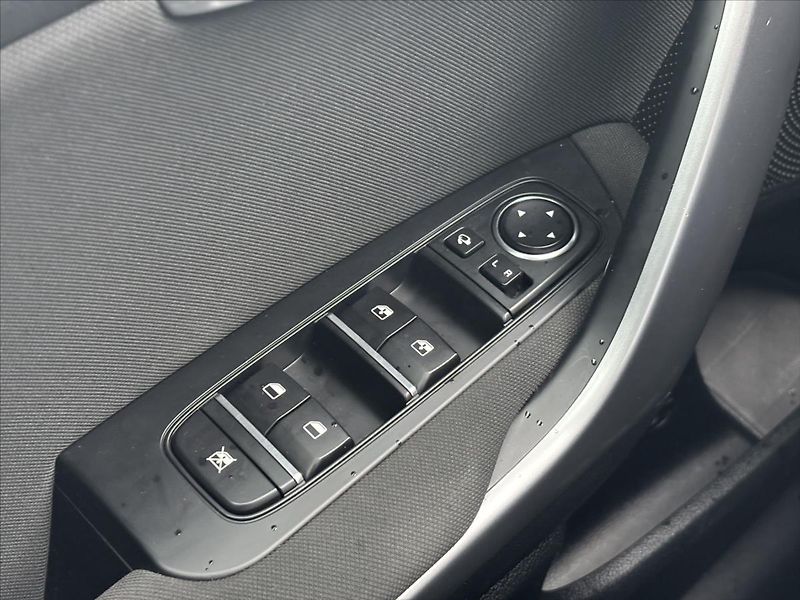 Kia Ceed 1,5 TGDi TOP ZÁRUKA CARPLAY - fotka 31 z 42