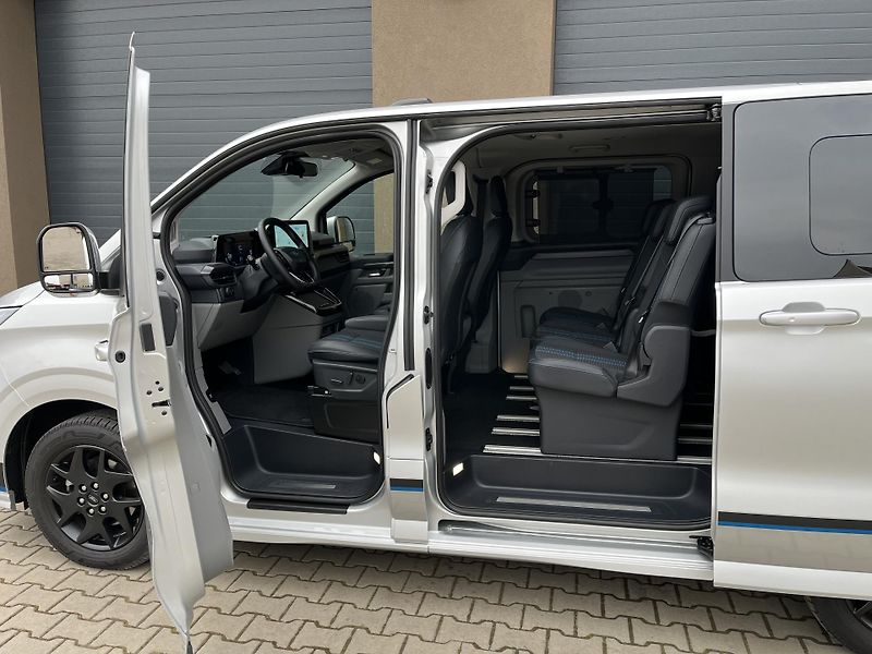 Ford Tourneo Custom (2025) AWD 170 PS Sport el. TZ,DPH - fotka 22 z 49
