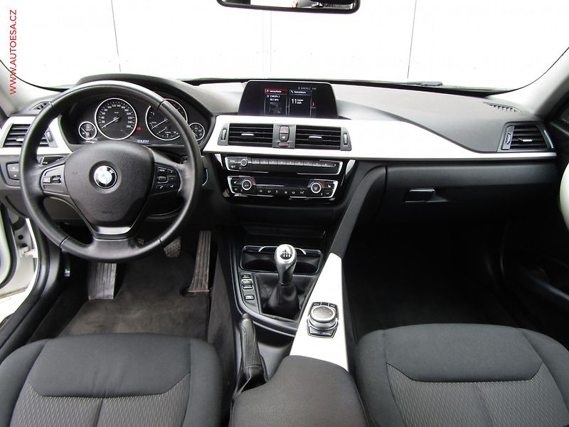 BMW Řada 3 (2019) 2.0 D 318d, LED, autoAC - fotka 8 z 21