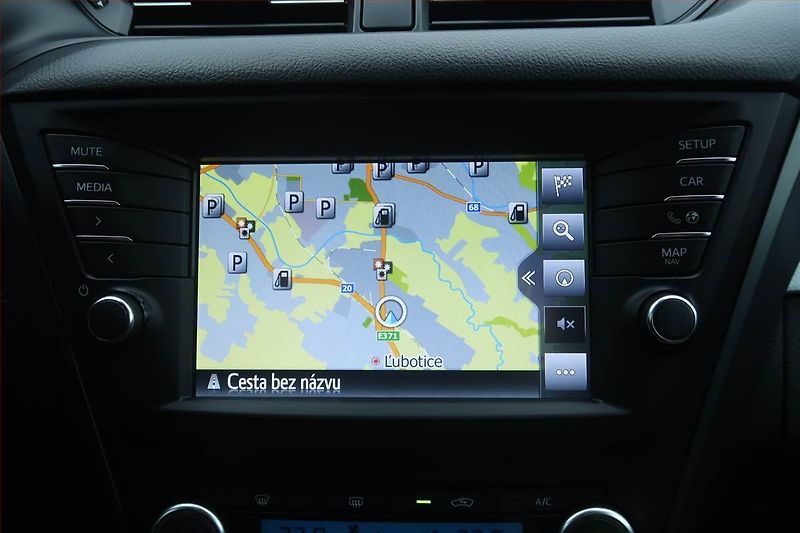 Toyota Avensis (2016) 2.0 D-4D, Serv.kniha, Navi - fotka 11 z 18