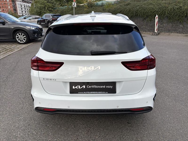 Kia Ceed 1,5 TGDi 118kW TOP ZÁRUKA NAVI - fotka 4 z 40