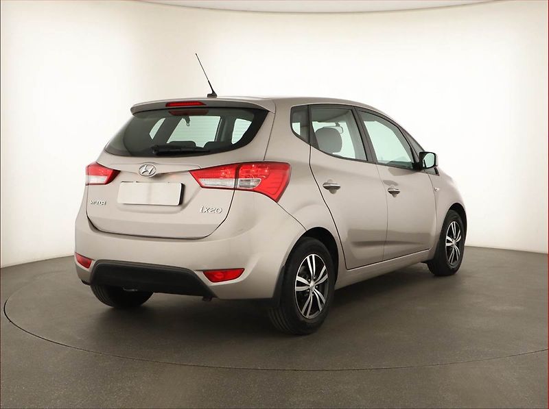 Hyundai ix20 (2015) 1.4 CRDi, Serv.kniha - fotka 5 z 13