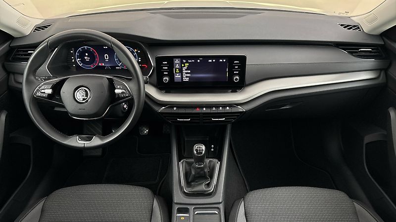 Škoda Octavia 2.0 TDI Ambition Combi - fotka 8 z 24