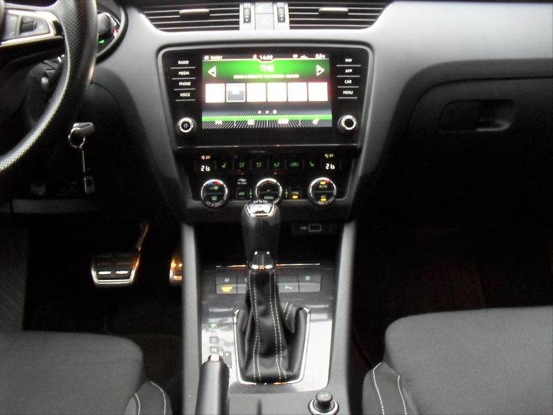 Škoda Octavia 2,0 RS 4x4 DSG LED Panoram DPH - fotka 22 z 31