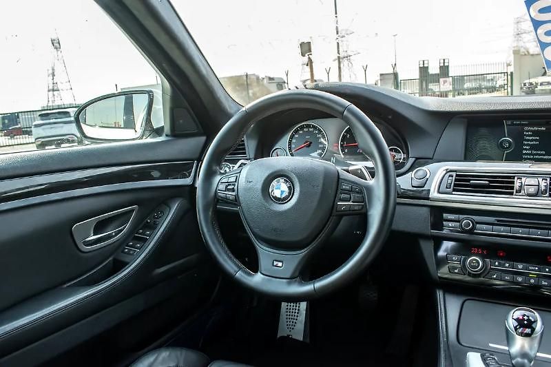 BMW M5 (2012) M5 4.4 V8 Twin-Turbo - fotka 11 z 14