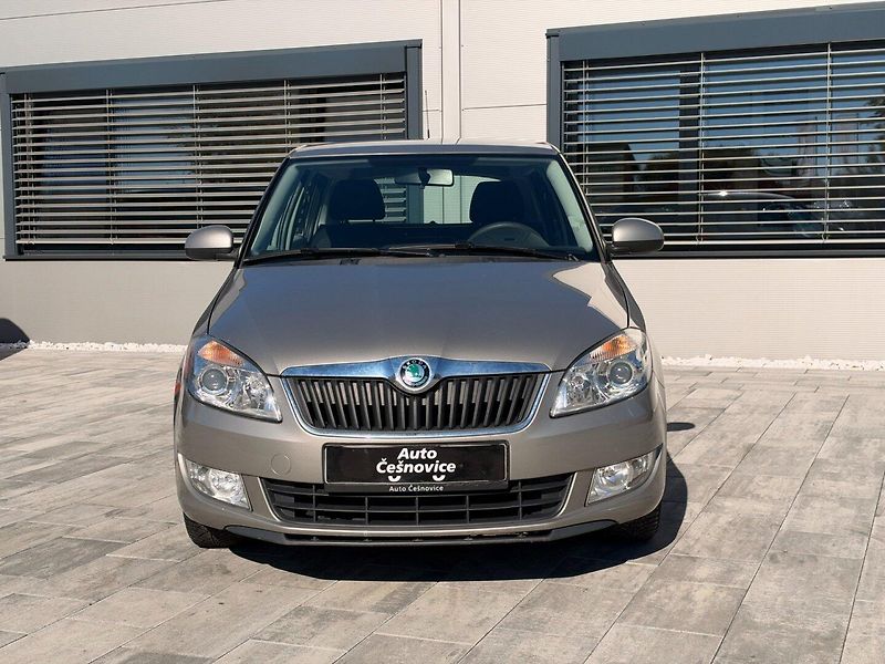 Škoda Fabia (2011) 1.2TSI 77kW Ambition+ - fotka 2 z 28