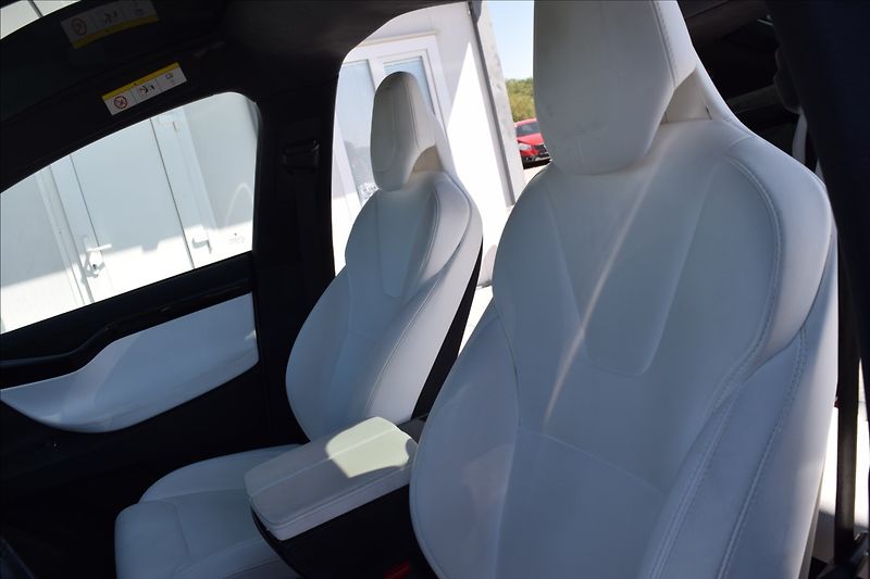 Tesla Model X 100D FSD 6MÍST TAŽNÉ - fotka 16 z 34