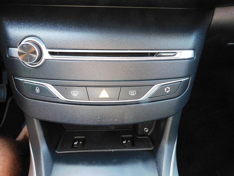 Peugeot 308 (2015) KOMBI 2.0 HDi - fotka 18 z 37