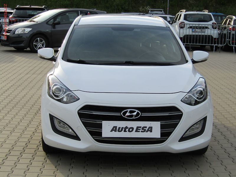 Hyundai i30 (2016) 1.6 GDi - fotka 2 z 22