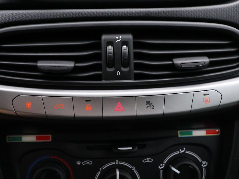 Fiat Tipo 1,4 i 70kW CZ Klimatizace 1Maj - fotka 20 z 29