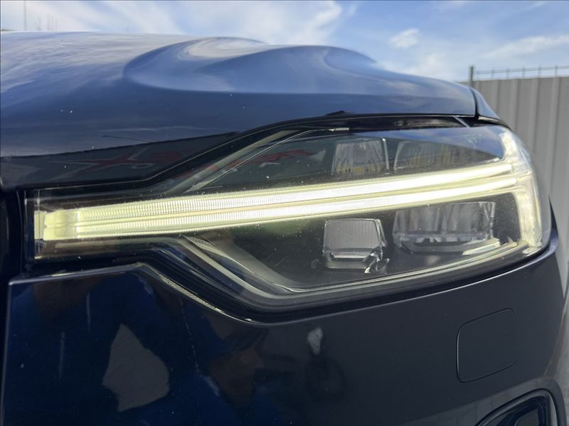 Volvo XC60 2,0 T8 AWD Recharge Plus Dark - fotka 9 z 50