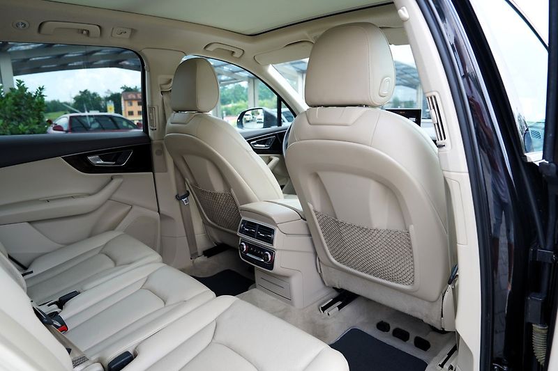 Audi Q7 3.0 TDI 200 kW/Q/7míst - fotka 29 z 49