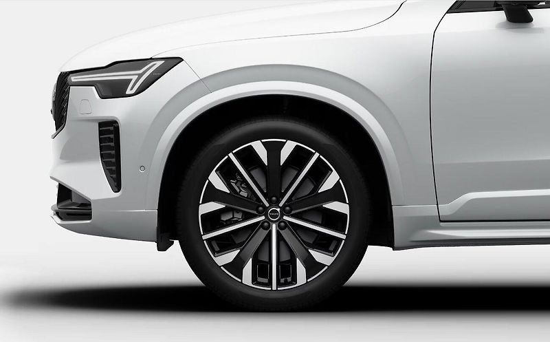 Volvo XC90 (2026) B5 AWD PLUS DARK - fotka 9 z 17