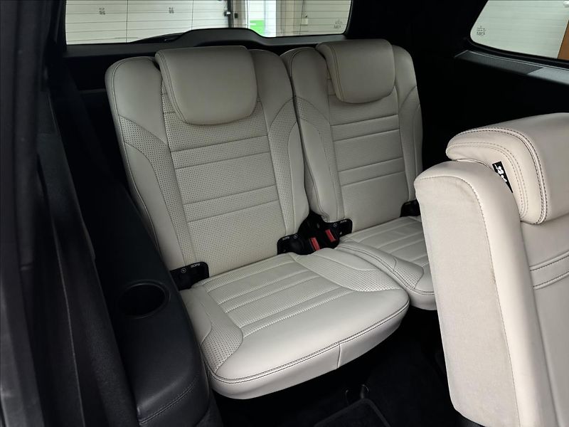 Mercedes-Benz GLS 5,5 63AMG DESIGNO NZTOP PANO - fotka 47 z 61