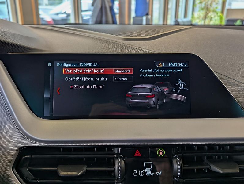 BMW Řada 1 118 i 103kW A/T, LED, LANE - fotka 15 z 23