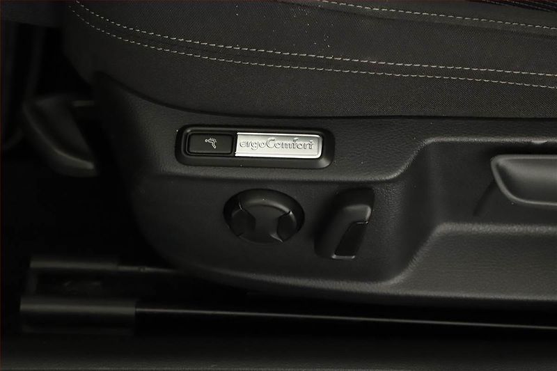Volkswagen Passat (2019) 2.0 TDI, 4X4, Automat - fotka 11 z 18
