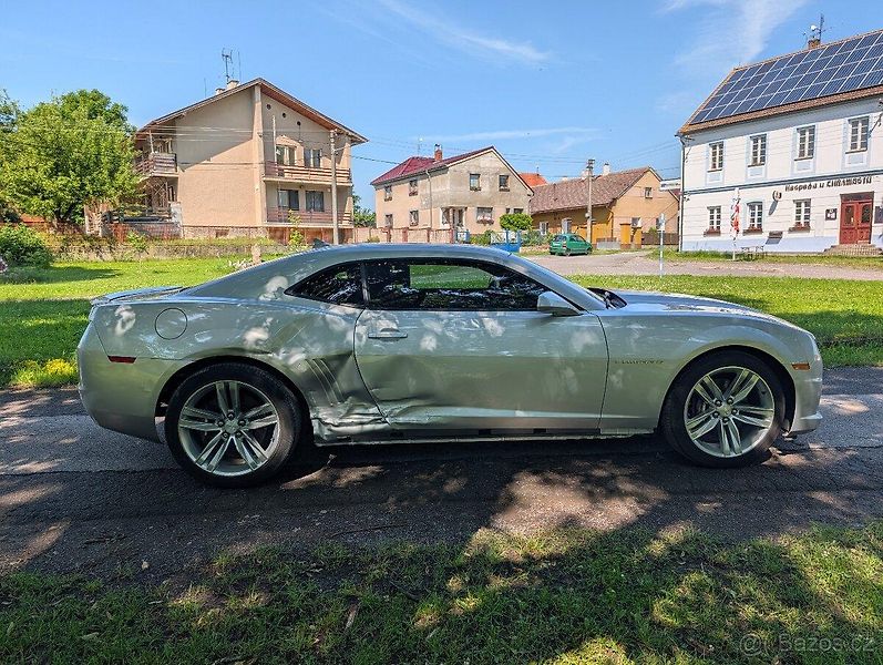 Chevrolet Camaro (2011) Havarované na pravý bok. Jedná - fotka 6 z 15