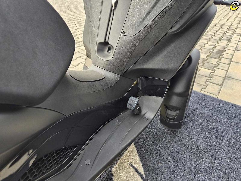 Piaggio MP3 300 (2024) Deep Black - fotka 13 z 20