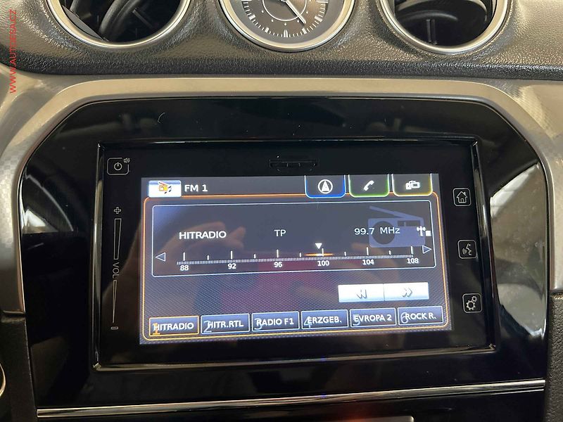 Suzuki Vitara (2017) 1.6i 4x4, 1.maj,ČR, LED, navi - fotka 13 z 16