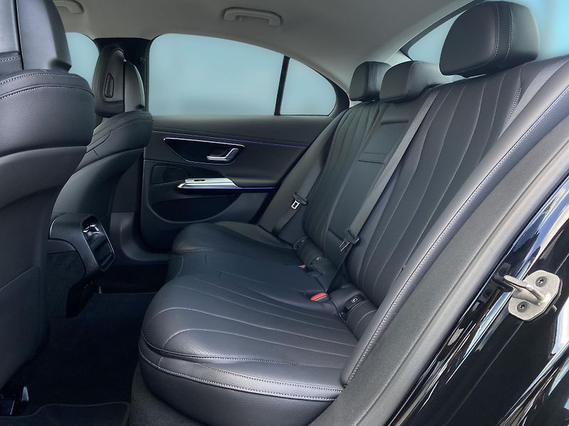 Mercedes-Benz Třídy E E 220 d 4M Avantgarde - fotka 11 z 26