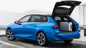 Nabídka dostupných vozů s karosérií kombi se měsíc od měsíce tenčí.