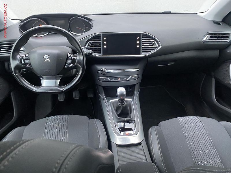 Peugeot 308 (2019) 1.5 HDi, Allure, navi - fotka 8 z 18