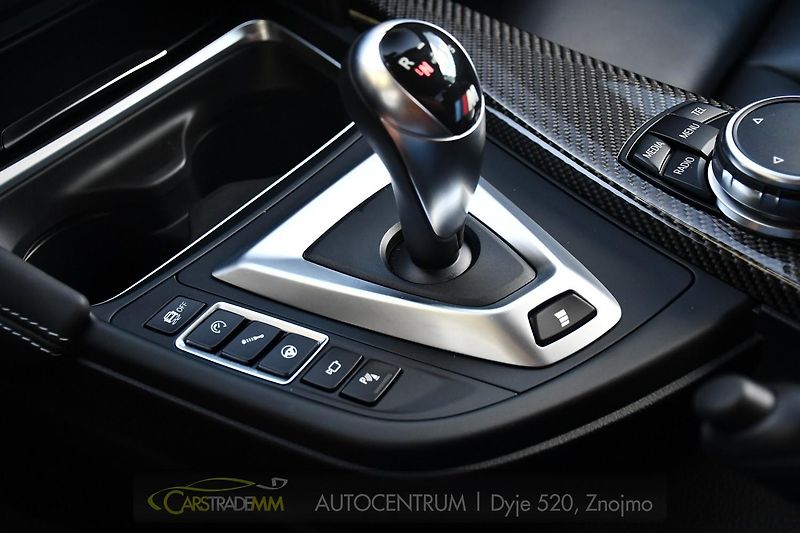 BMW M4 3.0 317kW HUD LED DPH - fotka 39 z 57