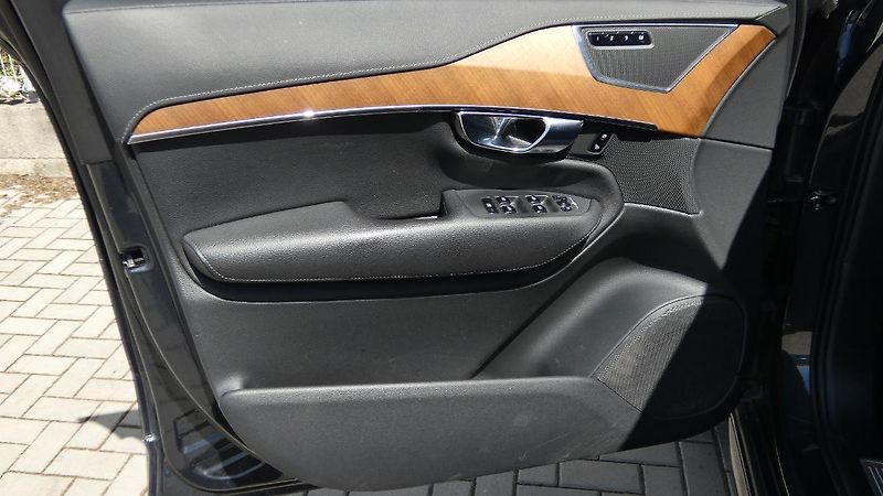 Volvo XC90 B5 AWD Drive-E mHEV aut. Inscr - fotka 8 z 25
