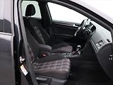 Volkswagen Golf 2,0 GTI 180kW DSG Performance - náhled 11