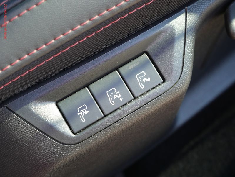 Peugeot 308 (2019) 2.0 HDi, ČR, GT, AT, navi - fotka 19 z 20