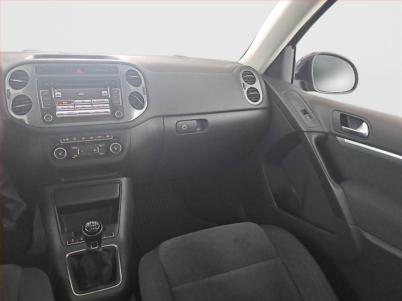 Volkswagen Tiguan (2012) R-Line 2.0 TDI, Xenony - fotka 8 z 14