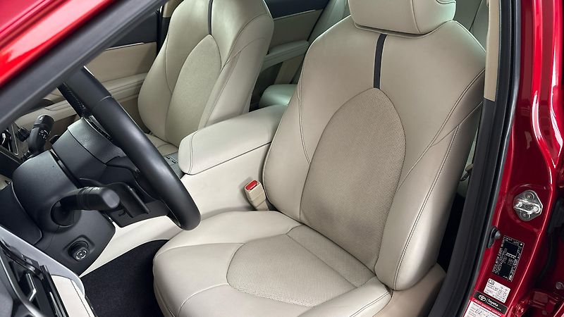 Toyota Camry 2.5 Hybrid AUT Executive - fotka 15 z 28