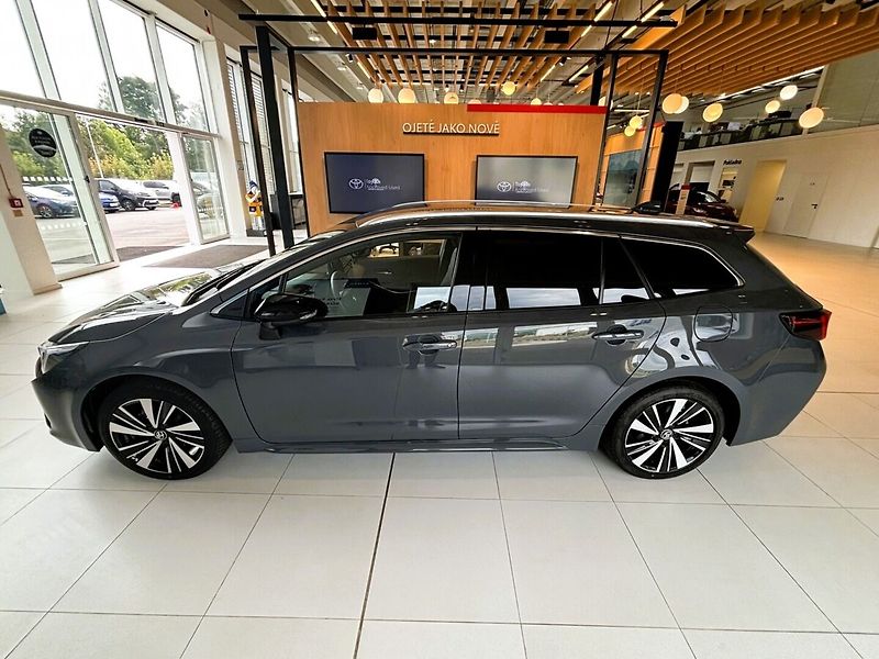 Toyota Corolla 1,8   TS Style HEV - fotka 4 z 9