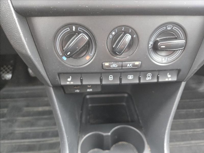 Škoda Rapid 1,2 TSI  AMBIENTE - fotka 16 z 23