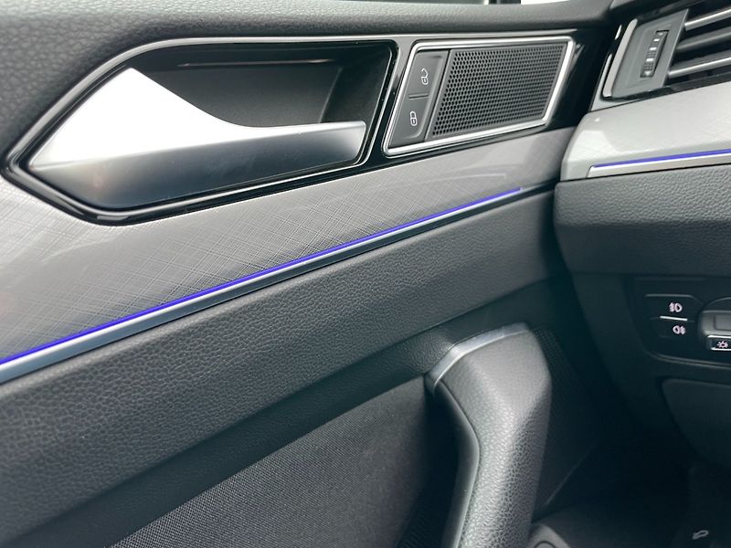 Volkswagen Passat (2021) Com. Style Business DSG! Navi! - fotka 38 z 40