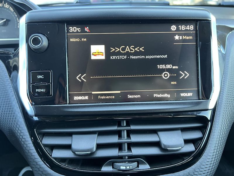 Peugeot 2008 Allure 1.2i KOUPENO V ČR 1.MAJ - fotka 23 z 45