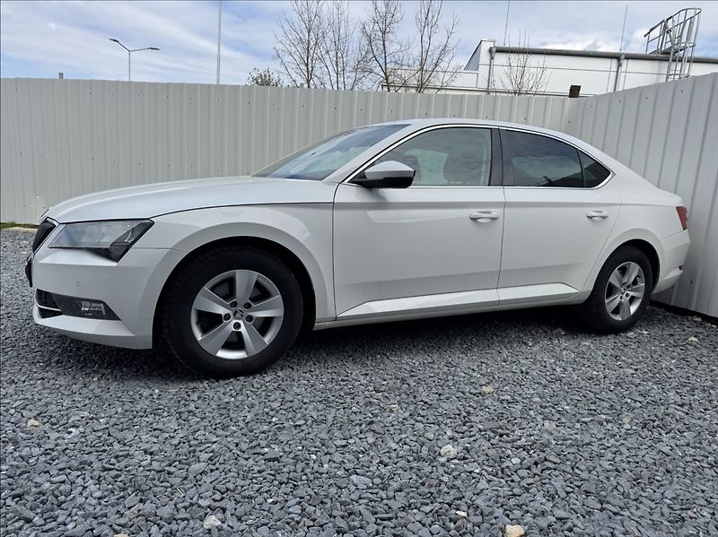 Škoda Superb 2,0 TDI 140kW ACC - fotka 3 z 50