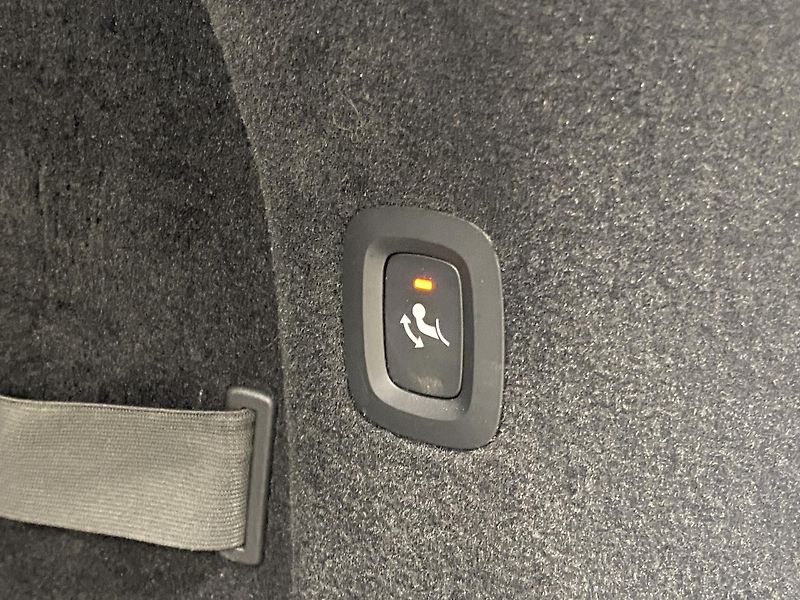 Volvo V90 D4 MOMENTUM AUT  - fotka 30 z 42