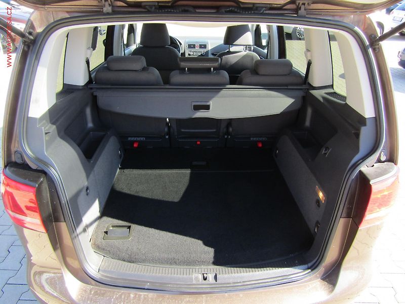 Volkswagen Touran (2011) 1.4 TSi, Highline, DSG - fotka 7 z 21