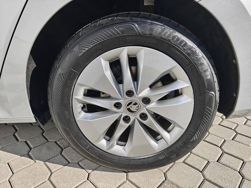 Škoda Octavia Ambition 6MP 2,0TDI - fotka 19 z 21