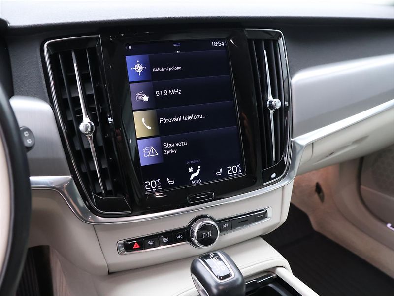 Volvo V90 2,0 D4 140kW Drive-E Momentum - fotka 18 z 29