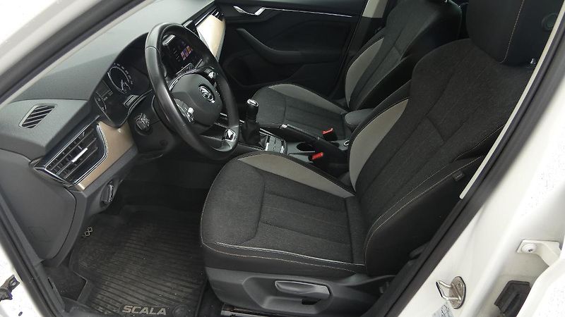 Škoda Scala 1.0 TSI Style - fotka 19 z 23