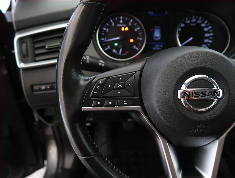 Nissan Qashqai (2019) 1.3 DIG-T, ČR,1.maj - fotka 16 z 21