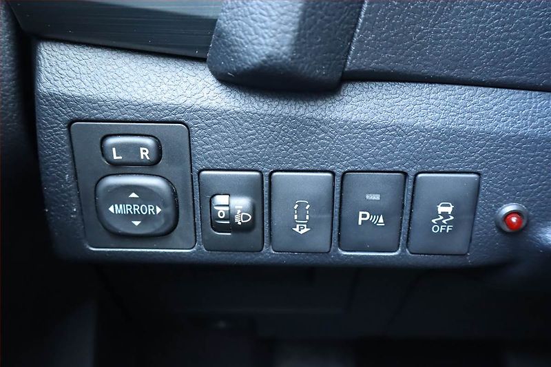 Toyota Auris (2013) 1.6 Valvematic, Automat, Navi - fotka 24 z 24
