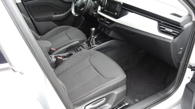 Škoda Scala 1.0TSi /CEBIA/+nová sada kol - fotka 5 z 16