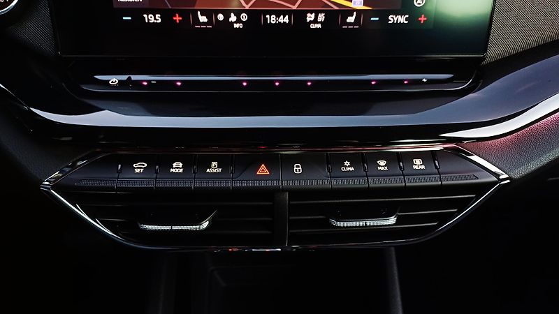 Škoda Octavia TDI 110kW DSG 4x4-1.maj-ČR-TZ- - fotka 33 z 50